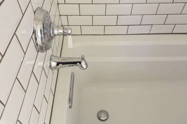 East Lansing Bathtub Refinishing